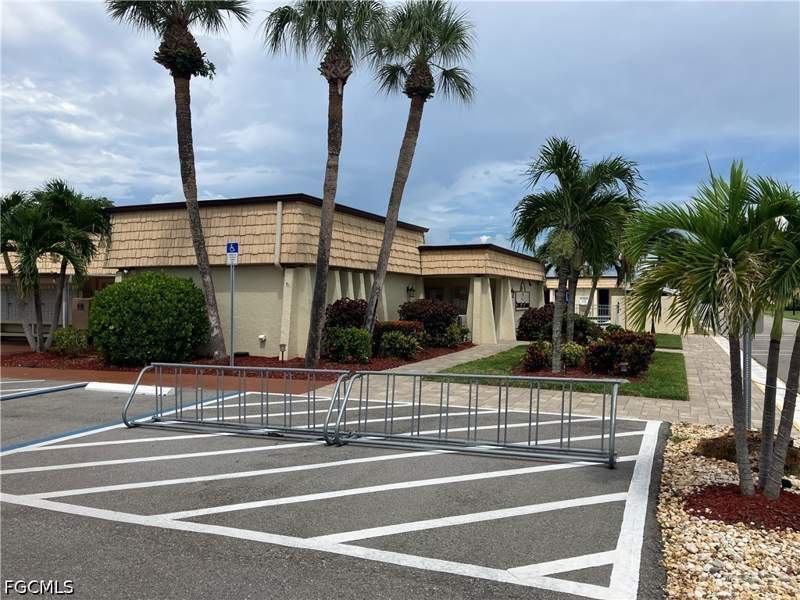 1 bedroom Attached at 116 Gledhill Ct, Cypress Lake Gardens Condo, Fort Myers — photo 4