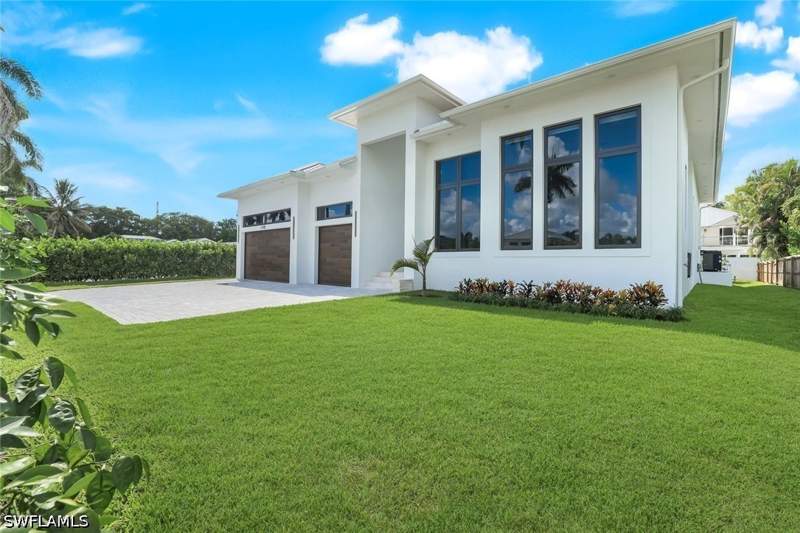 4 bedroom SingleFamilyResidence at 1248 13th Ave N, Lake Park, Naples — photo 5