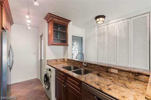 2121 Gulf Shore Blvd N 203, Naples FL - photo 13 of 39