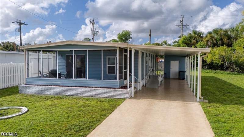 2 bedroom ManufacturedHome at 2984 Longview Ln, Lake Arrowhead Mob Village, North Fort Myers — photo 3