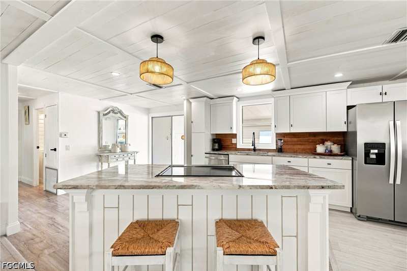2 bedroom ManufacturedHome at 573 Hogan Dr, Six Lakes Country Club, North Fort Myers — photo 1
