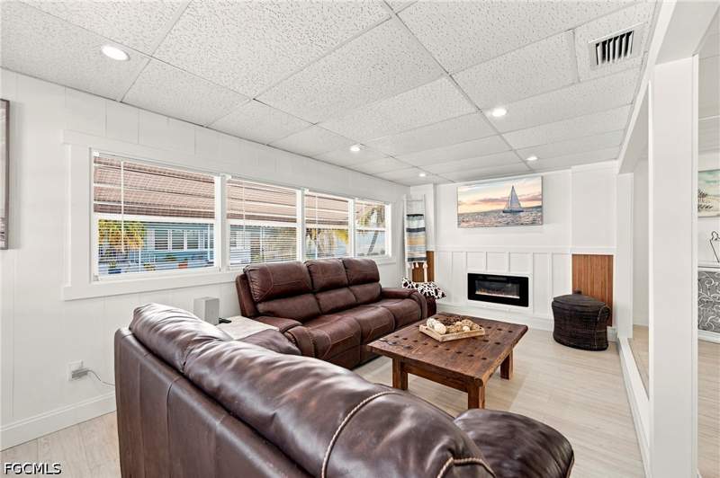 2 bedroom ManufacturedHome at 573 Hogan Dr, Six Lakes Country Club, North Fort Myers — photo 5