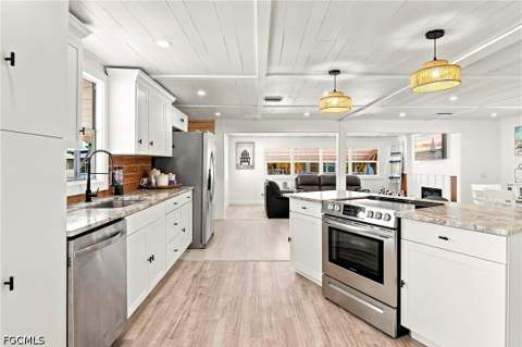 573 Hogan Dr, North Fort Myers FL - photo 8 of 24