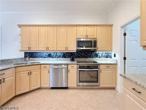 7903 Founders Cir, Naples FL - photo 6 of 40