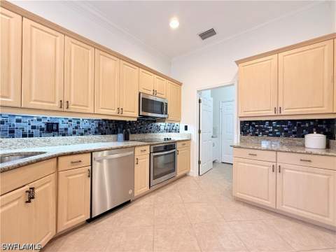 7903 Founders Cir, Naples FL - photo 7 of 40