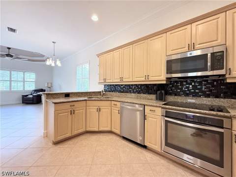 7903 Founders Cir, Naples FL - photo 8 of 40
