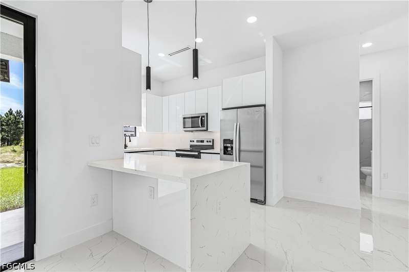 3 bedroom SingleFamilyResidence at 426 Mallory Ave S, Lehigh Acres, Lehigh Acres — photo 3