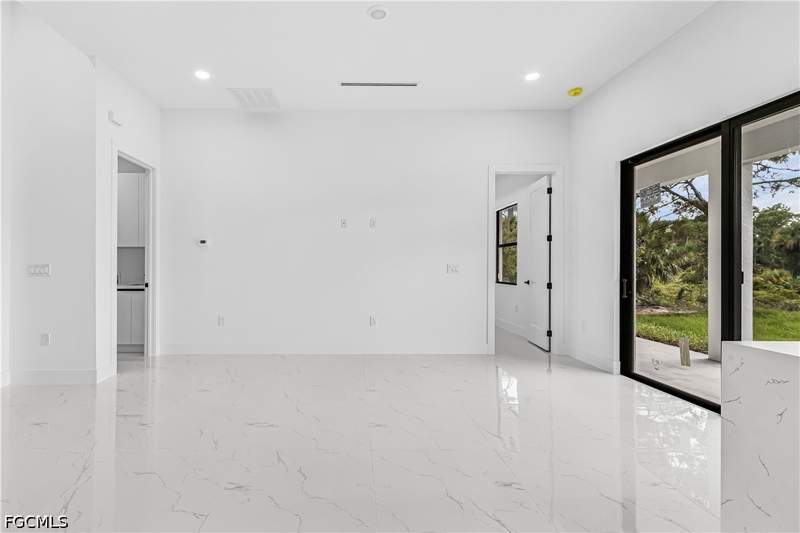 3 bedroom SingleFamilyResidence at 426 Mallory Ave S, Lehigh Acres, Lehigh Acres — photo 5