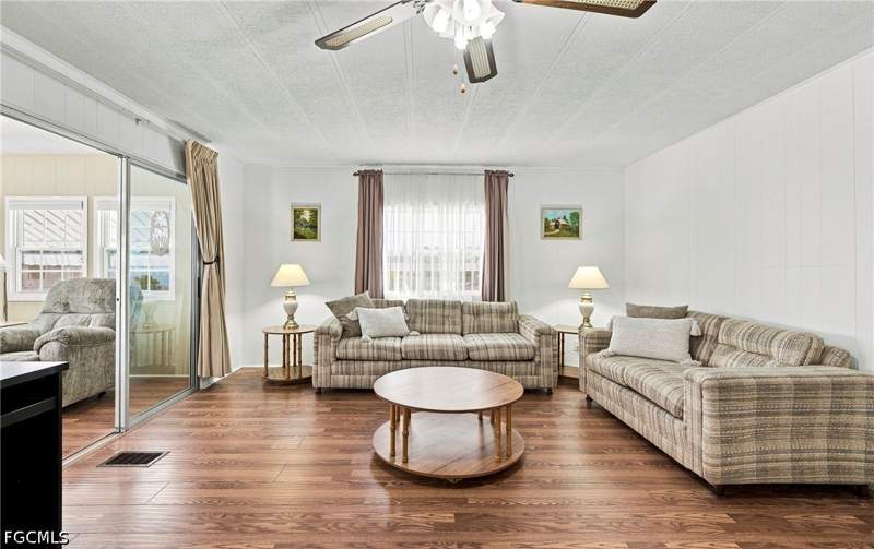 3 bedroom ManufacturedHome at 210 Sante Fe Trl, Carriage Village, North Fort Myers — photo 4