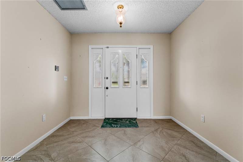2 bedroom Attached at 1238 N Brandywine Cir, Brandywine, Fort Myers — photo 3