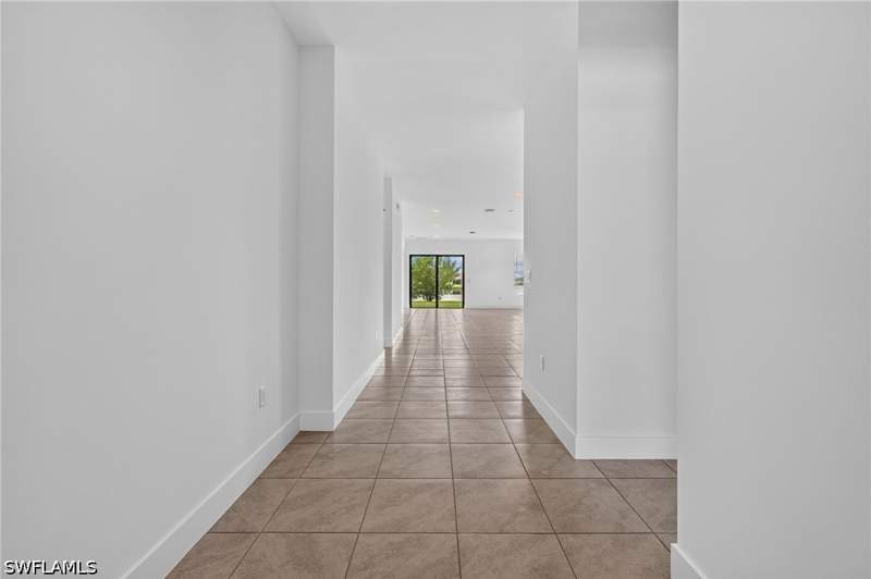 4 bedroom SingleFamilyResidence at 4993 Ofanto Ln, Maple Ridge, Ave Maria — photo 5