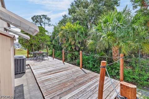 319 Shrub Ln S, North Fort Myers FL - photo 6 of 30