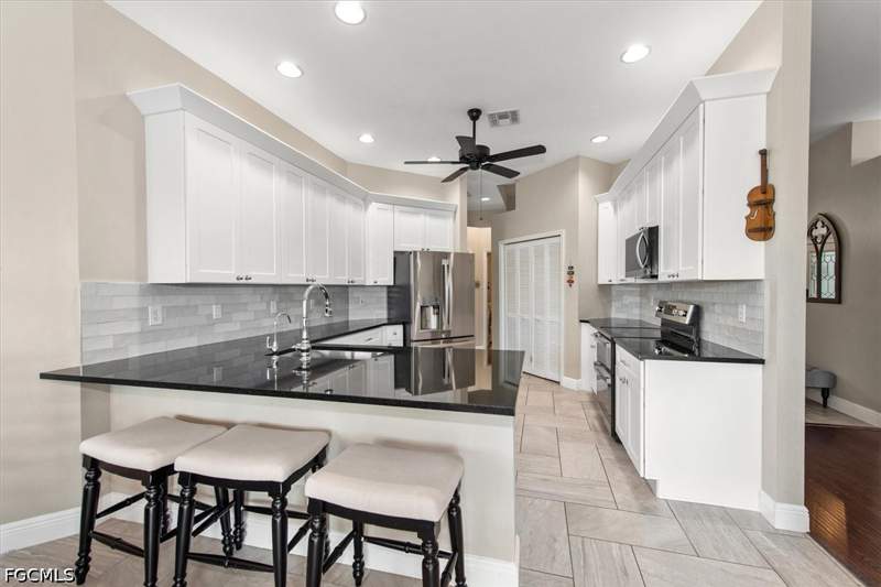 3 bedroom SingleFamilyResidence at 12952 Dresden Ct, Cross Creek Estates, Fort Myers — photo 4