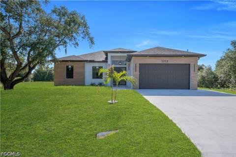 1717 Roosevelt Ave, Lehigh Acres FL - photo 7 of 39