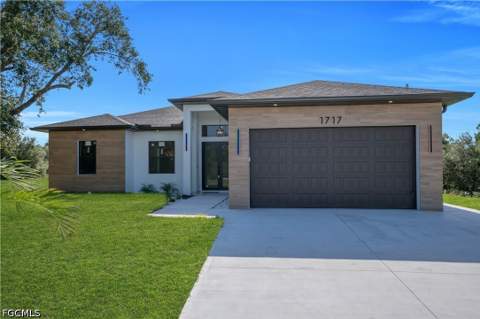 1717 Roosevelt Ave, Lehigh Acres FL - photo 8 of 39