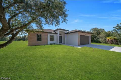 1717 Roosevelt Ave, Lehigh Acres FL - photo 9 of 39