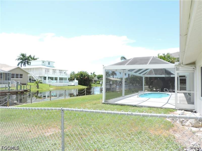 4 bedroom SingleFamilyResidence at 6401 Plumosa Ave, Island Park, Fort Myers — photo 2