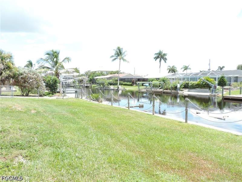 4 bedroom SingleFamilyResidence at 6401 Plumosa Ave, Island Park, Fort Myers — photo 3