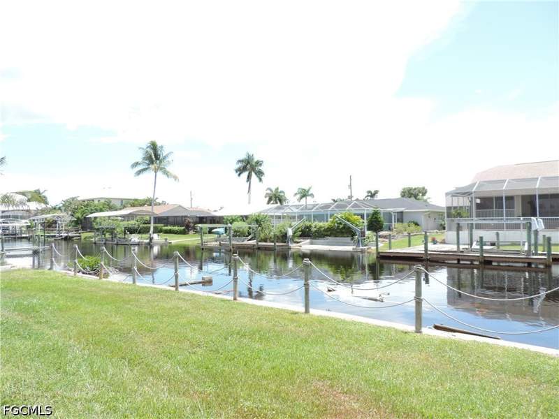 4 bedroom SingleFamilyResidence at 6401 Plumosa Ave, Island Park, Fort Myers — photo 4