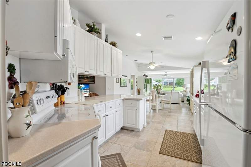 2 bedroom Attached at 28258 Islet Trl, Village Walk Of Bonita Springs, Bonita Springs — photo 4