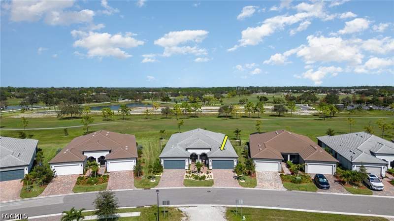 2 bedroom Attached at 16629 Rolling Rock Blvd, Country Club, Alva — photo 2