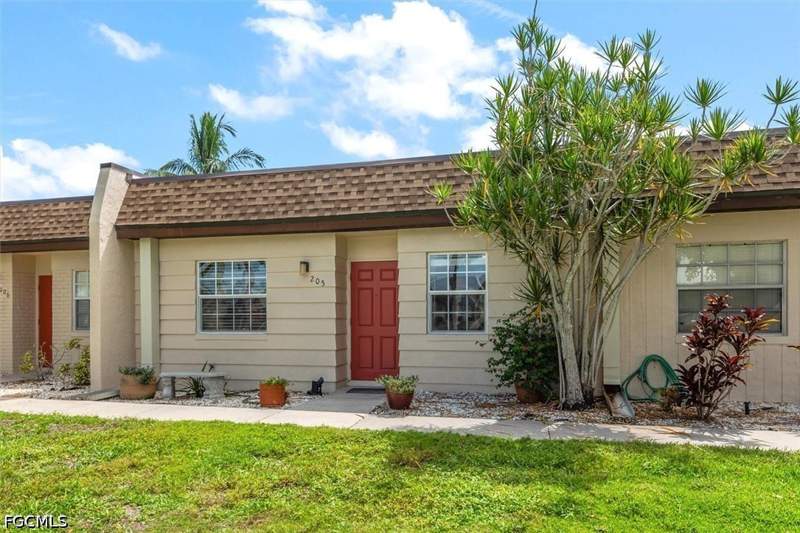 2 bedroom Condominium at 6300 S Pointe Blvd 205, South Pointe Villas Condo, Fort Myers — photo 2