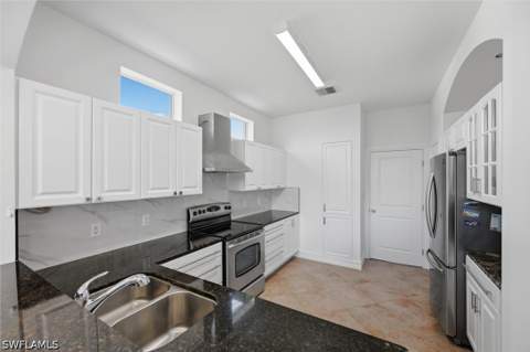 8088 Pennsylvania Blvd, Fort Myers FL - photo 7 of 37
