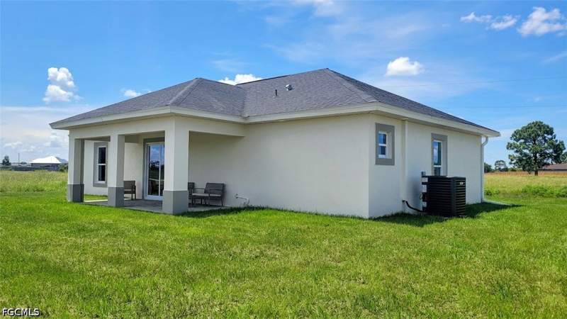3 bedroom SingleFamilyResidence at 9019 E Crow Cir, Port Labelle, Labelle — photo 2