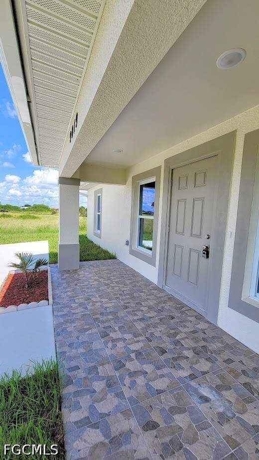 3 bedroom SingleFamilyResidence at 9019 E Crow Cir, Port Labelle, Labelle — photo 3