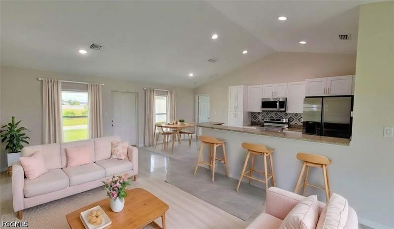 3 bedroom SingleFamilyResidence at 9019 E Crow Cir, Port Labelle, Labelle — photo 4