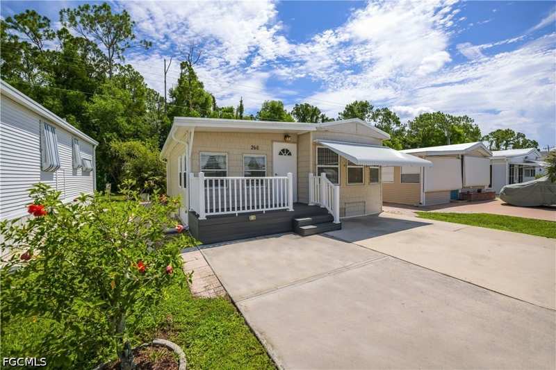 1 bedroom ManufacturedHome at 260 Caravan Cir, Fountain View Rv Resort, North Fort Myers — photo 1