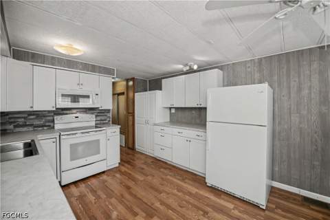 260 Caravan Cir, North Fort Myers FL - photo 14 of 39