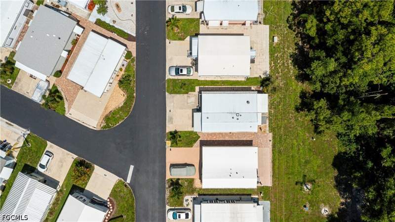 1 bedroom ManufacturedHome at 260 Caravan Cir, Fountain View Rv Resort, North Fort Myers — photo 4