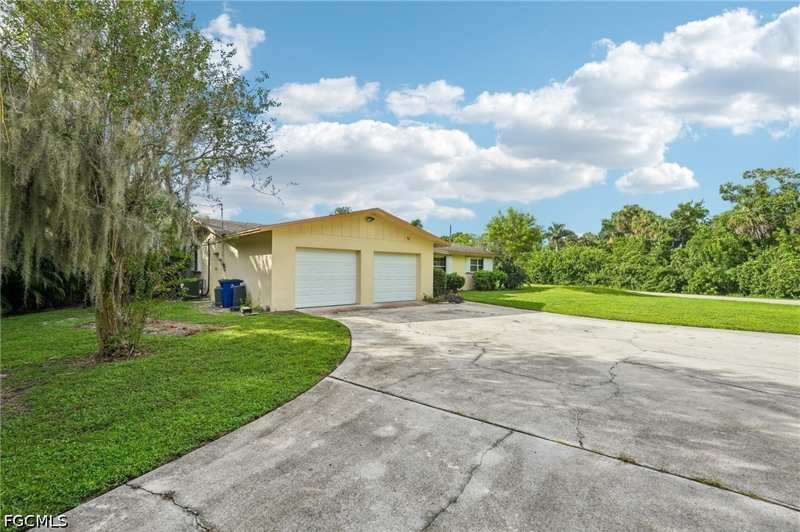 3 bedroom SingleFamilyResidence at 51 Lagoon Dr, River Manor, North Fort Myers — photo 1