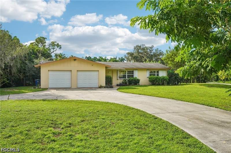3 bedroom SingleFamilyResidence at 51 Lagoon Dr, River Manor, North Fort Myers — photo 2