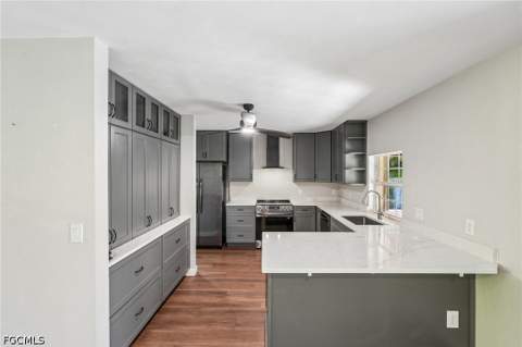 51 Lagoon Dr, North Fort Myers FL - photo 9 of 52