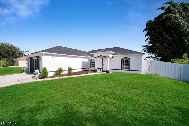 3 bedroom SingleFamilyResidence at 3203 36th St SW, Lehigh Acres, Lehigh Acres — photo 2
