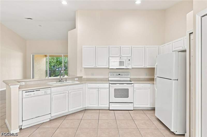 2 bedroom Condominium at 10110 Colonial Country Club Blvd 108, Garden Lakes At Colonial, Fort Myers — photo 4