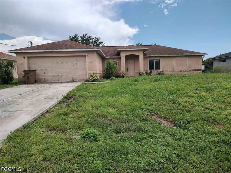 4 bedroom SingleFamilyResidence at 3125 74th St W, Willow Lake, Lehigh Acres — photo 1