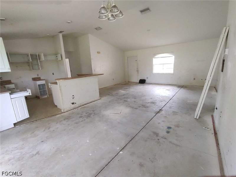 4 bedroom SingleFamilyResidence at 3125 74th St W, Willow Lake, Lehigh Acres — photo 2