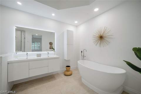 700 Bentwater Cir 103, Naples FL - photo 23 of 48