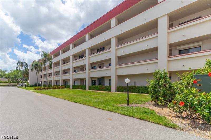 2 bedroom Condominium at 1781 Pebble Beach Dr 208, Seven Lakes, Fort Myers — photo 2