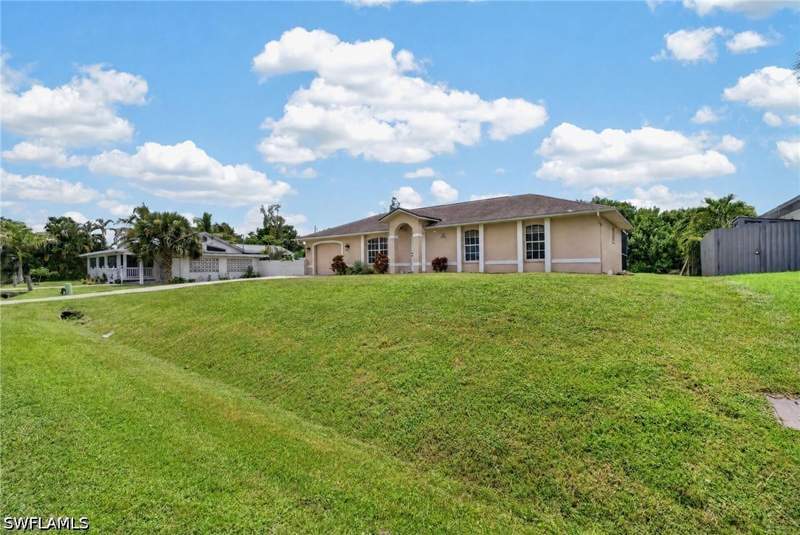 3 bedroom SingleFamilyResidence at 18560 Holly Rd, San Carlos Park, Fort Myers — photo 5
