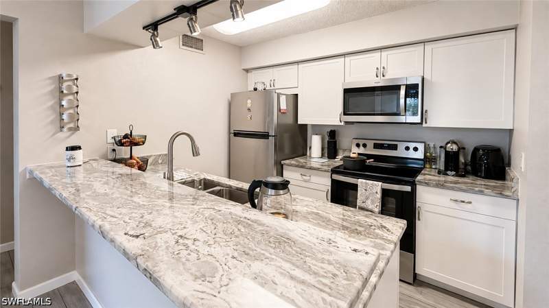 2 bedroom Condominium at 5321 Summerlin Rd 2112, Mystic Gardens, Fort Myers — photo 4