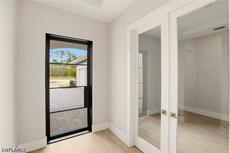 5 bedroom SingleFamilyResidence at 9661 Moonflower Ln, Caymas, Naples — photo 4