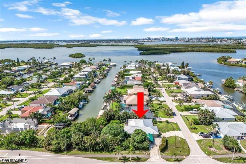 3 bedroom SingleFamilyResidence at 401 Panay Ave, Isles Of Capri, Naples — photo 1