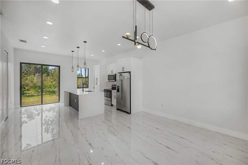 3 bedroom SingleFamilyResidence at 3121 69th St W, Lehigh Acres, Lehigh Acres — photo 3