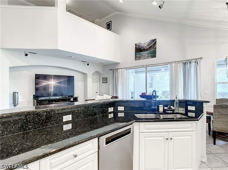 4 bedroom SingleFamilyResidence at 8359 Laurel Lakes Blvd, Laurel Lakes, Naples — photo 5