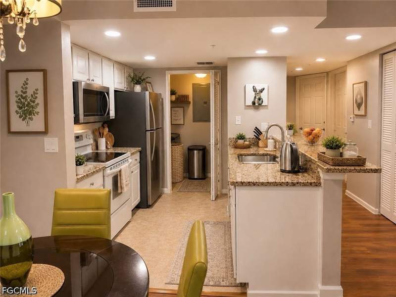 2 bedroom Condominium at 4122 Residence Dr 115, The Residence, Fort Myers — photo 2