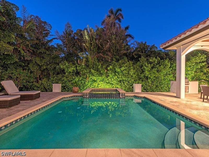 5 bedroom SingleFamilyResidence at 155 20th Ave S, Olde Naples, Naples — photo 3